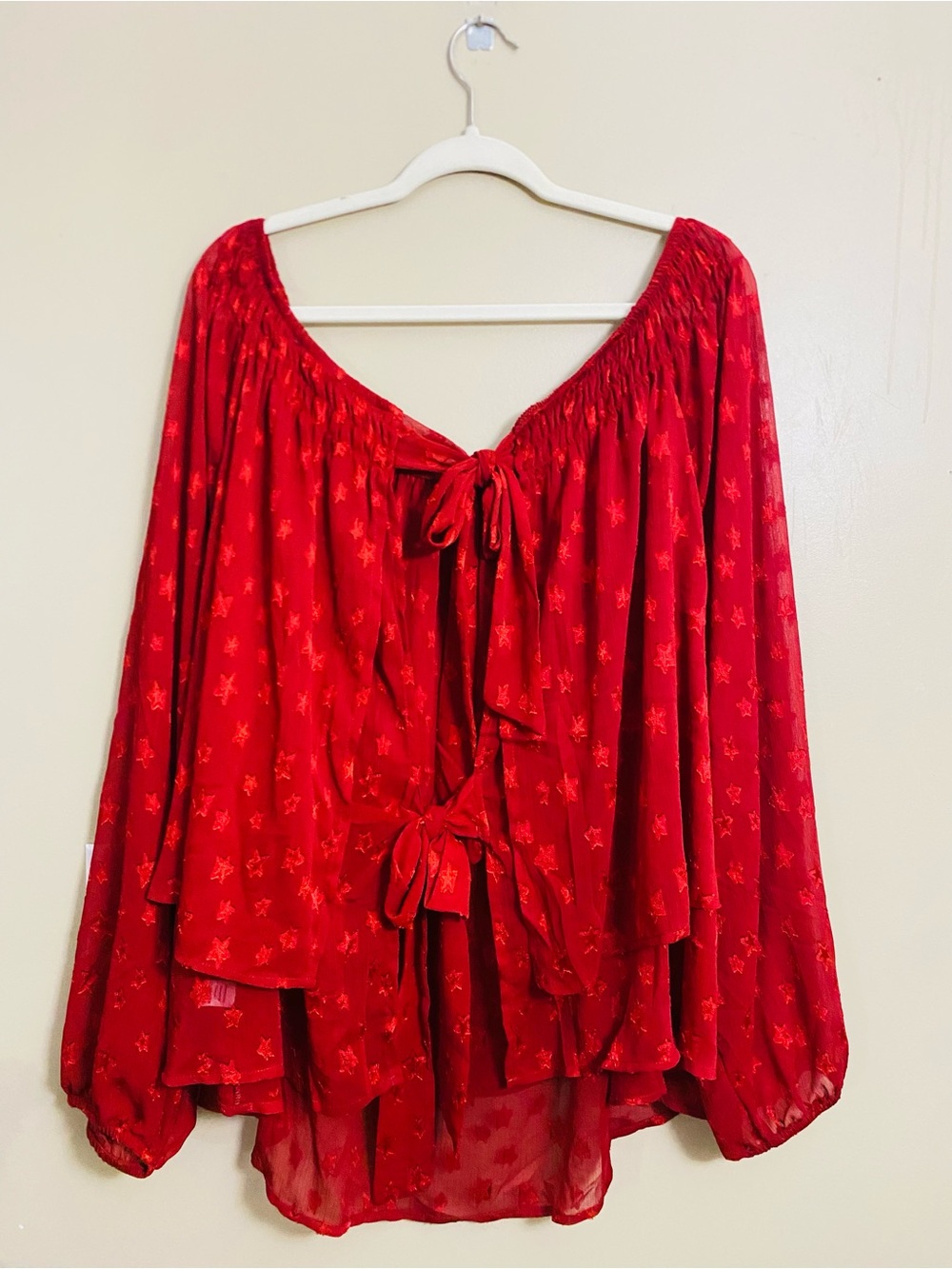 Torrid NWT Festi Red Star Print Tie Back Long Sleeve Flowy Blouse Size 3X - Picture 7 of 10